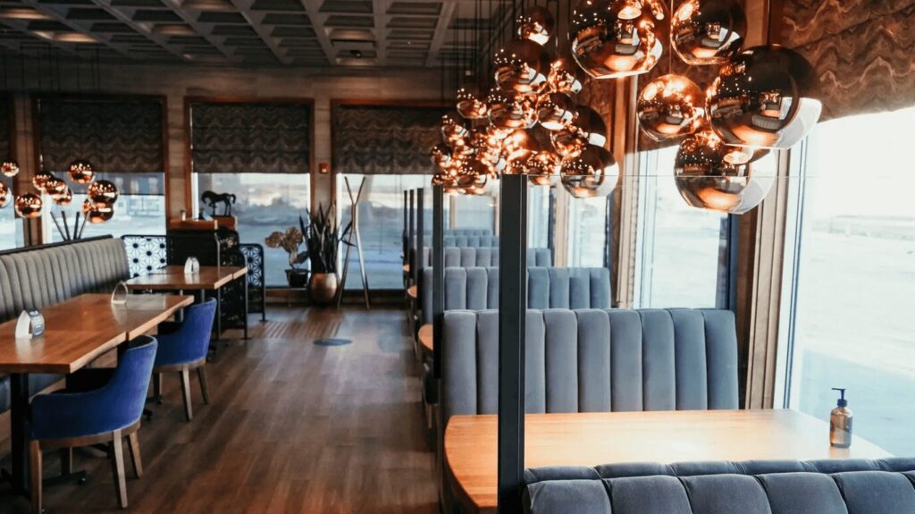 Restaurant and Hospitality Glass Design: Creating Ambiance While Meeting Health Regulations
