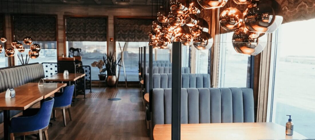 Restaurant and Hospitality Glass Design: Creating Ambiance While Meeting Health Regulations