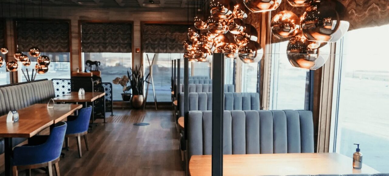 Restaurant and Hospitality Glass Design: Creating Ambiance While Meeting Health Regulations