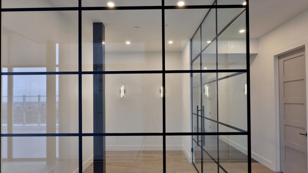 The Benefits of Glass Walls in Modern Homes: Design and Functionality