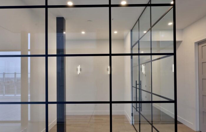 The Benefits of Glass Walls in Modern Homes: Design and Functionality