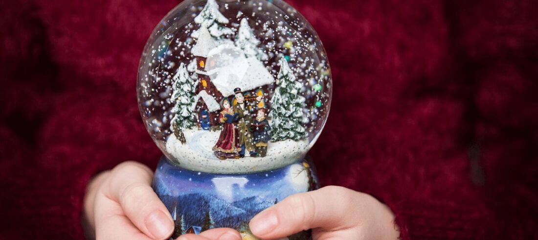 The History of Glass in Holiday Traditions Around the World