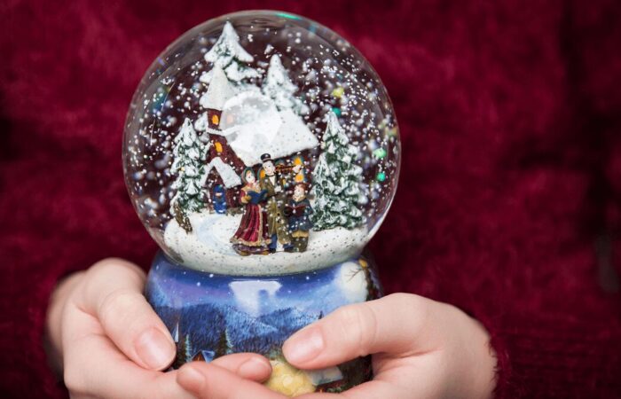 The History of Glass in Holiday Traditions Around the World